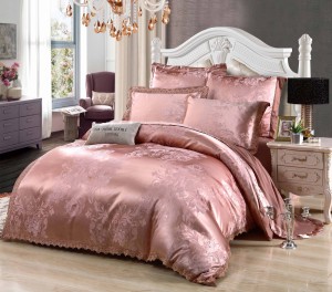 Розовое постельное белье из жаккарда с вышивкой