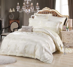 Комплект белого постельного белья из жаккарда