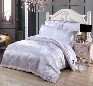 Качественное постельное белье из жаккарда с вышивкой