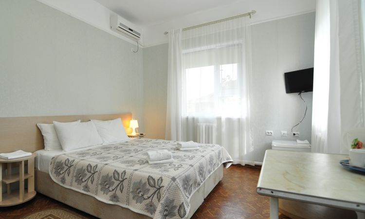 гостиницы в центре и на берегу моря