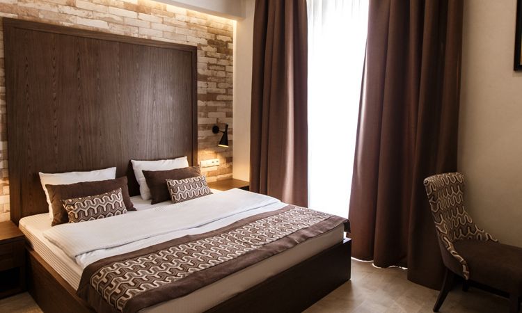 найти отель у моря