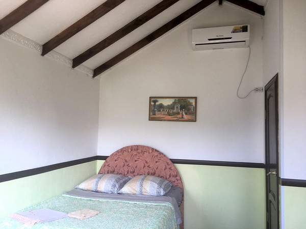 гостиницы в центре и на берегу моря