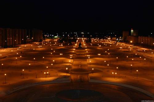 Рябиновый бульвар ночью