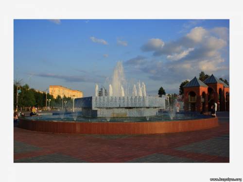 Фонтан на центральной площади 2