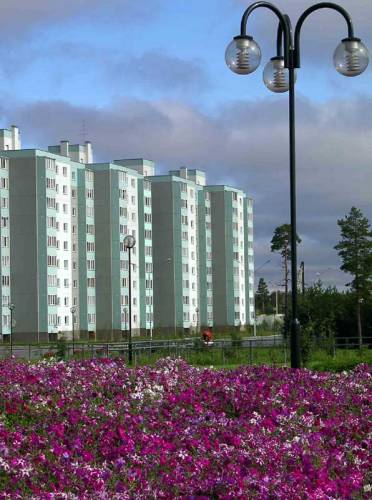 Вид на 7-ой м/р-н с рябинового бульвара