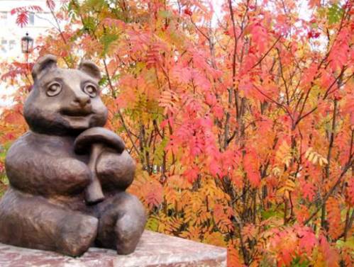 В сквере КДК "Янтарь"