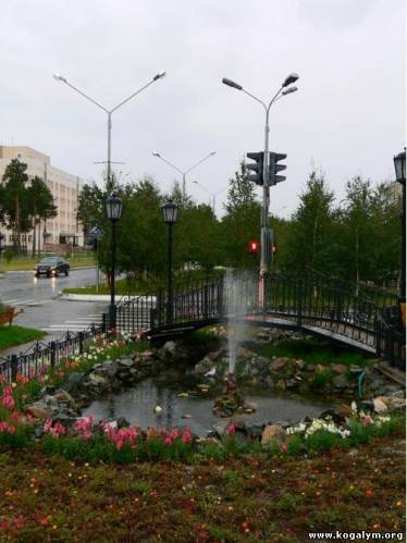 Фонтанчик около ТЦ Надежда