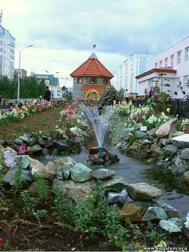 Фонтанчик 2 около ТЦ Надежда
