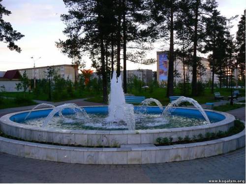 Фонтан около ХМ банка